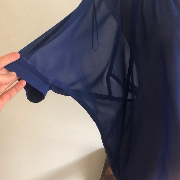 Dex sheer unique top - Picture 3 of 5